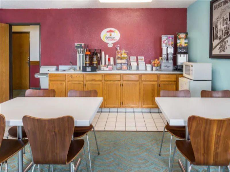 Super 8 By Wyndham Bourbonnais/Kankakee Area Exterior photo